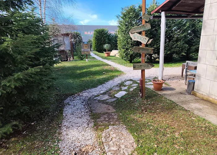 Belette Apartments & Park