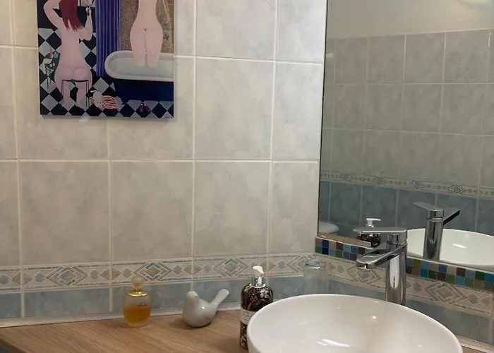 Appartement Central Des Terres Chaudes Proche Bord De Mer
