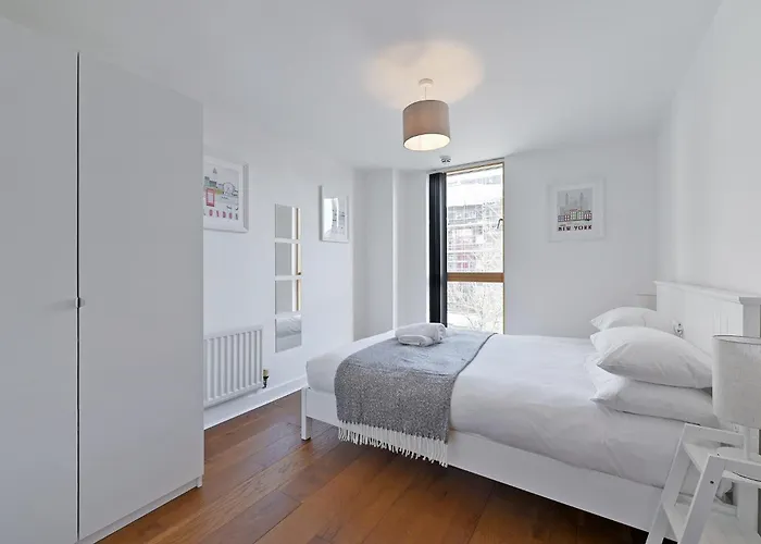 The Vizion Serviced Apartments From Pincott Properties - Free Parking, Private Balcony, And Wifi