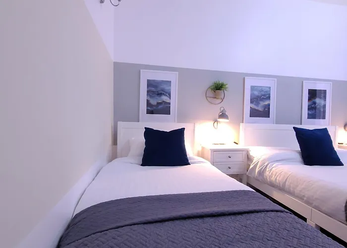 Wigan Central Park I Free Parking I Wifi I Suite Serviced Apartments
