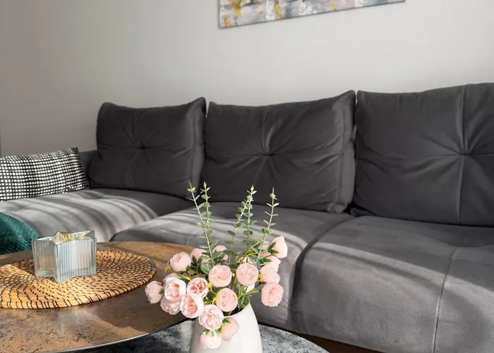 Cosy 1 Bedroom Apartment In The Heart Of Old Town With Parking