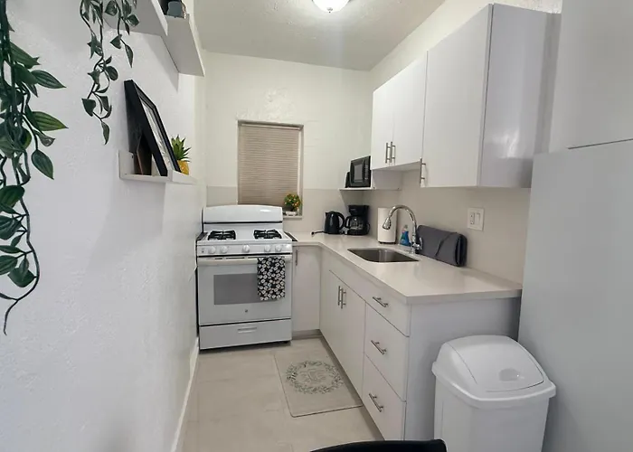 Comfortable Modern Apartment- Central Location.