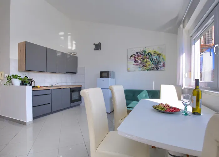 Cozy Apartment With Private Parking Medulin