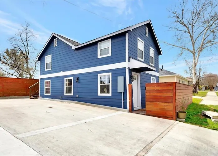 The Gawdy Den With Fast Wifi 2 Minutes From Downtown Houston!