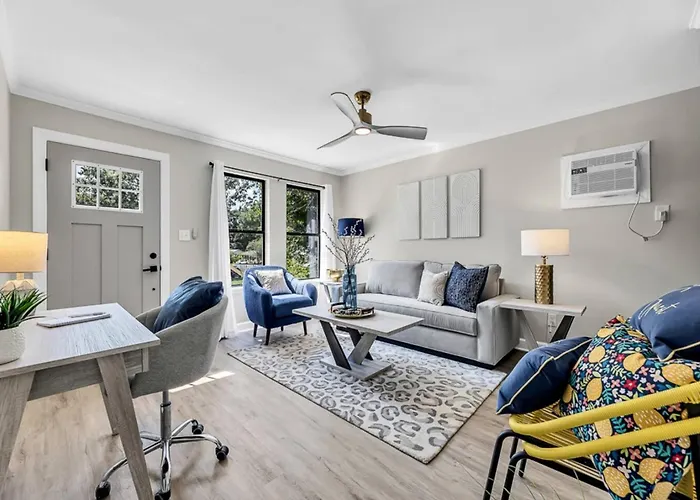 15% Off! Front Porch W/ Wi-Fi & Private Parking