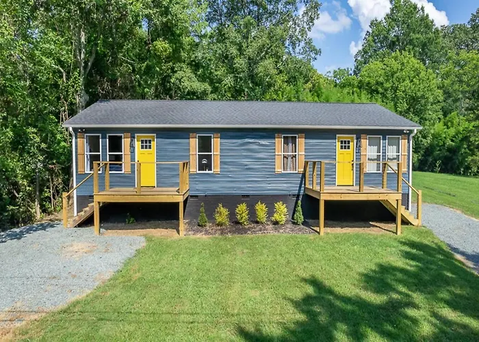 15% Off! Front Porch W/ Wi-Fi & Private Parking