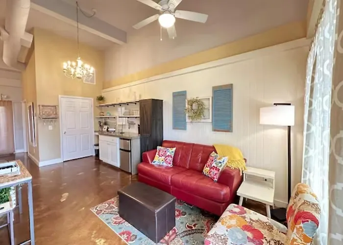 Haven At Hazel~Downtown Bungalow