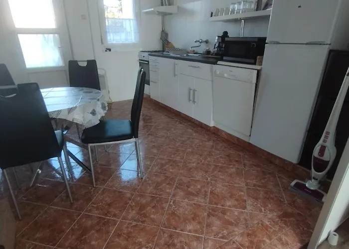 Var-Lak Apartman