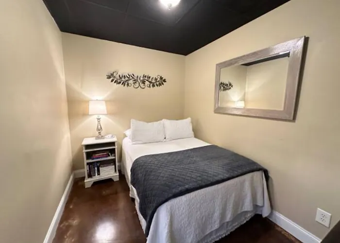Haven At Hazel~Downtown Bungalow