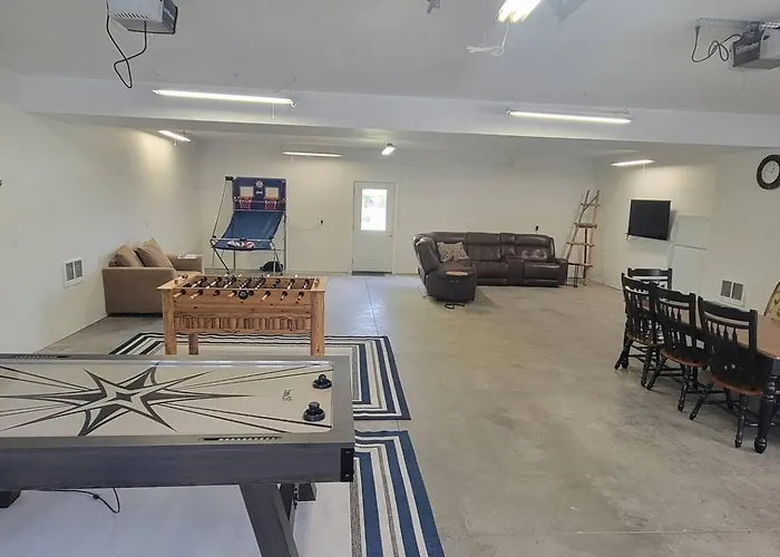 Charming Chalet Close To Gnp, Downtown & Game Room!