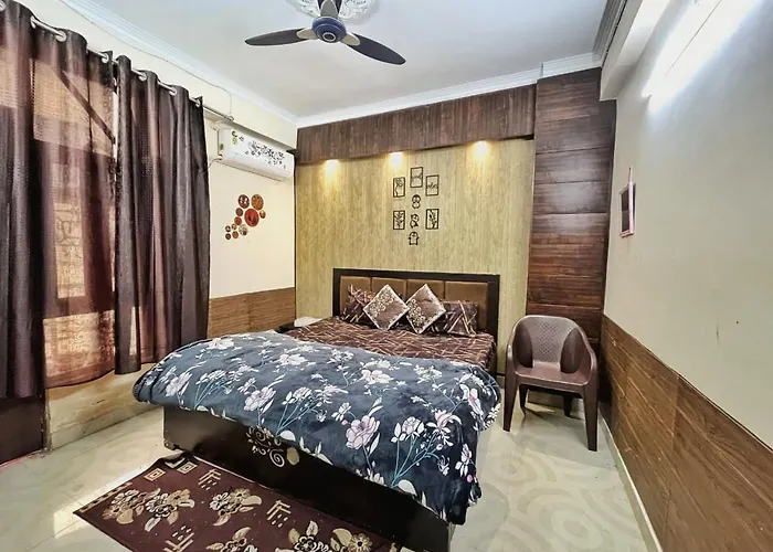 Vrindavan Divine Nest Near Prem Mandir And Iskcon -2Bhk Apartment #Lift #Acrooms #Wifi #Family #Couple #Freeparking #Park #2Rooms 2-6 People