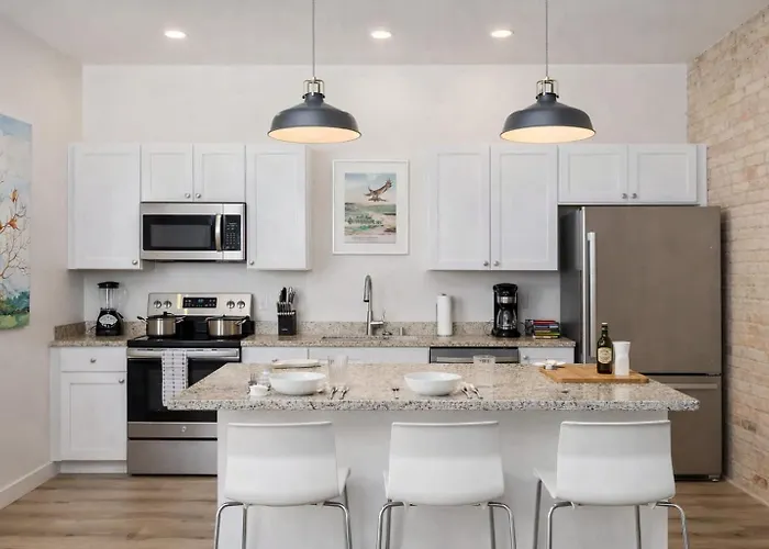 Luxury Downtown 2 Bedroom Flat