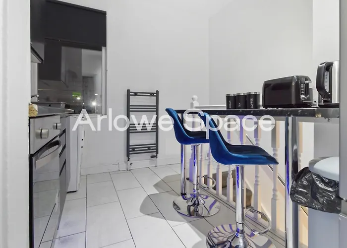 Cosy Tilbury Town 2Br Apt, Station And Amenities