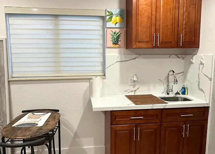 Miramar'S Studio