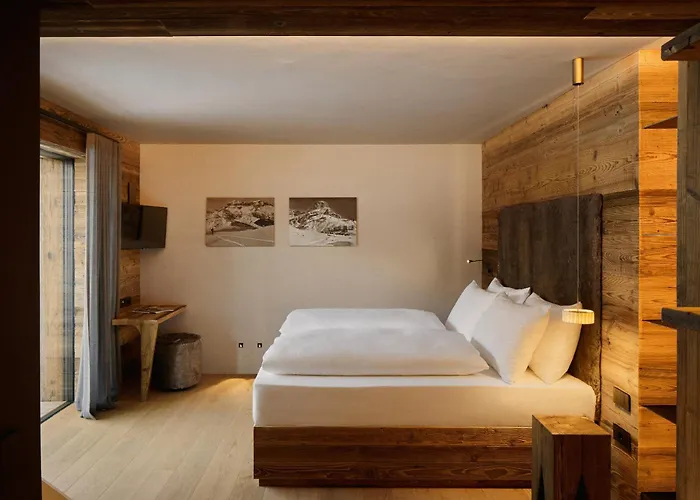 Les Pares Hideaway Apartments