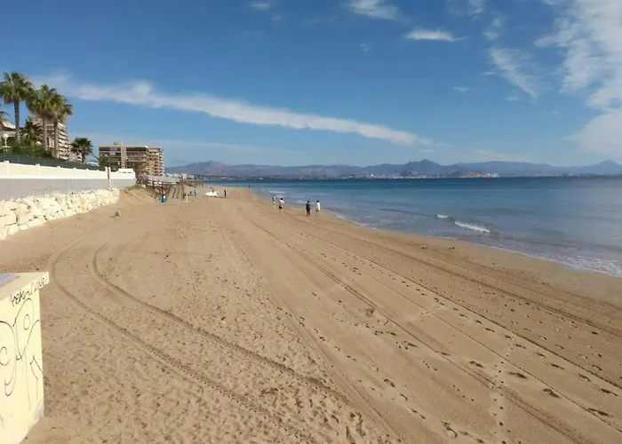 Arenales del Sol, Apartamento familiar con piscina, parking y playa a 5 minutos
