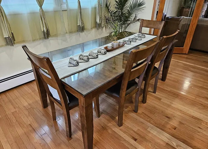 3 Bed 2 Bath, Near Ualbany & Mvp Arena, Private Driveway Parking