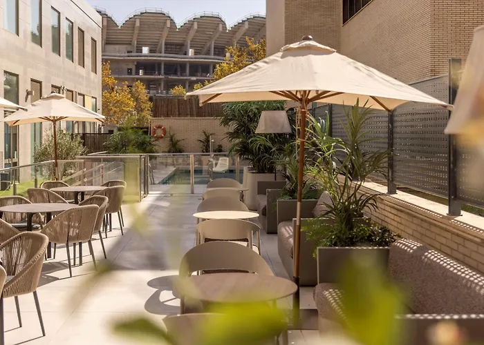 Hotel con piscina: Ilunion Valencia 4