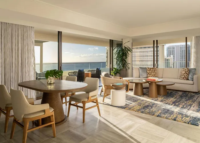 Beach hotel: Moana Surfrider, A Westin Resort & Spa, Waikiki Beach