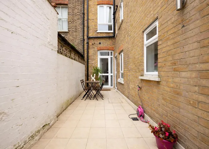 Superb 2 Bed Apartment In Battersea