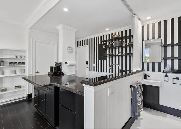 Orchid Suites - Historic Palm Beach Hotel Condominium
