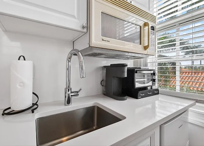 Orchid Suites - Historic Palm Beach Hotel Condominium