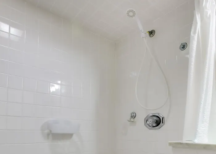 6 Mi To Palm Beach: Studio W/ Pool Access!