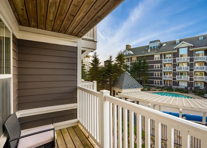 Pool View Condo King Bed Ski-Inout