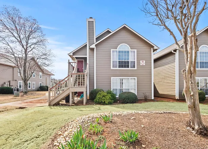 Spacious Corporate Condo - 2Bd/2Ba