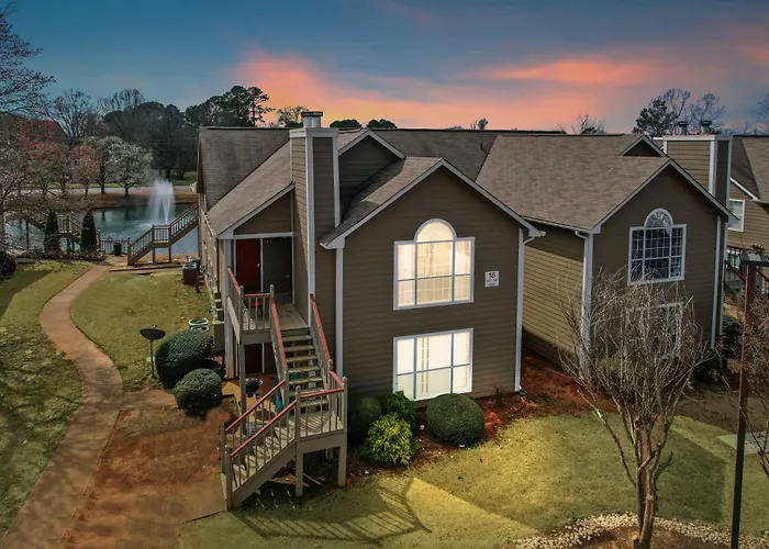 Spacious Corporate Condo - 2Bd/2Ba