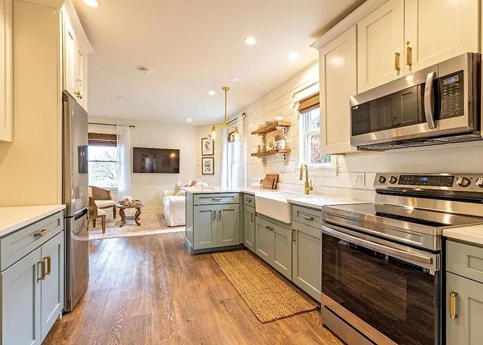 Kildahl House - Boutique Farmhouse Suite #1