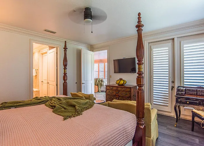 Caddyshack Condo At St James Bay Golf And Pickelball Resort Unit331 Penthouse Condo With 2 King Suite With Pvt Bathrooms, 2 Bunks Room, Sunset Views On Patio, Onsite Pool, Gated Entrance, Excellent For Couples & Groups, Onsite Restaurant, 1 Dog Ok W