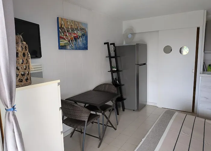 Vue Mer- Beau Studio-Pour 2 Personnes-Classe 3 Etoiles -Terrasse Abritee - Wi-Fi - Climatisation - Parking Gratuit