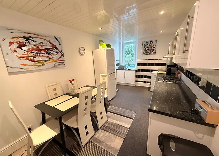 Paisley Pad Glasgow Gateway Second Floor Flat