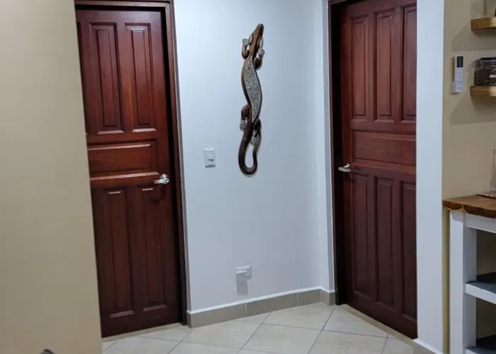 Beautiful Newly Refurbished 2 Bedroom 2 Bathroom 2Nd Floor Condo