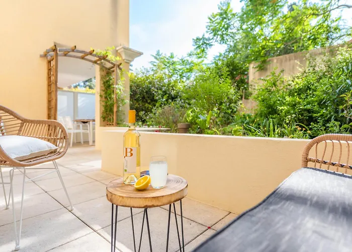 Bao Location: Tranquil Garden Retreat with Private Parking
