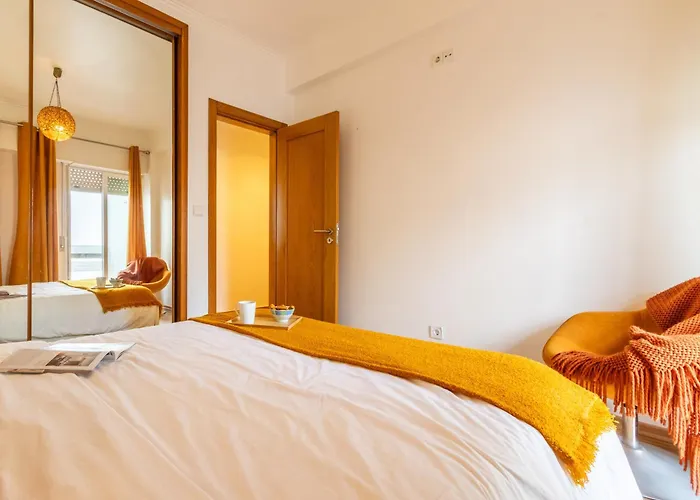 Family Apartment Near Beach & Train To Lisbon And Cascais