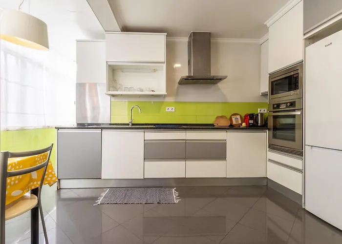 Family Apartment Near Beach & Train To Lisbon And Cascais