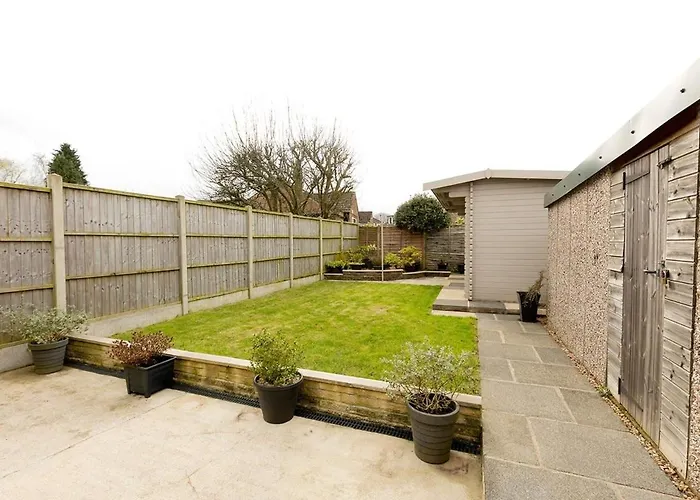 Woodfield Road - Two Bed In Harrogate With Cosy Living Room Fire.