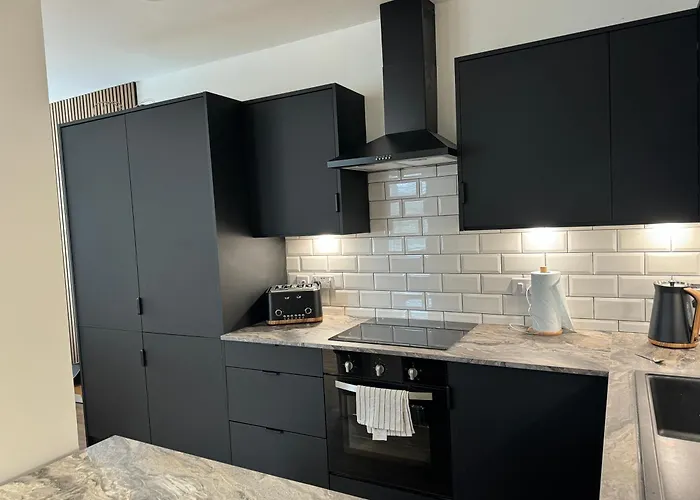 Stylish 2 Bedroom Coastal Apartment Near Crosby Beach & Liverpool