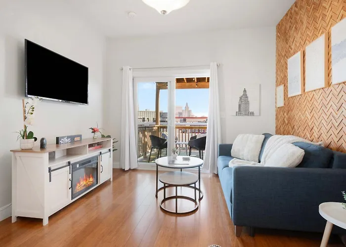 Jennifer'S Chic Downtown City Views Private Deck