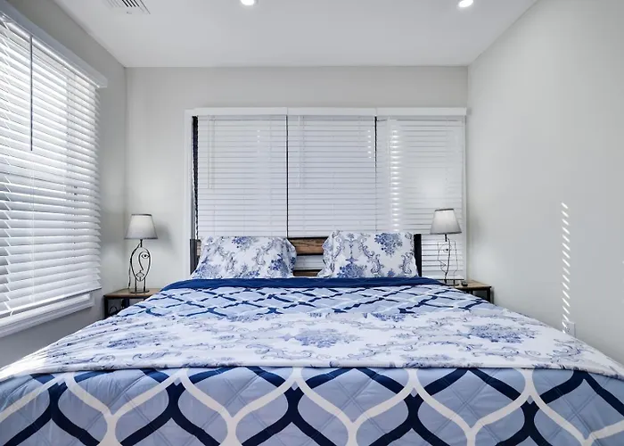 Spacious 4Br Newark Home - Family & Comfort