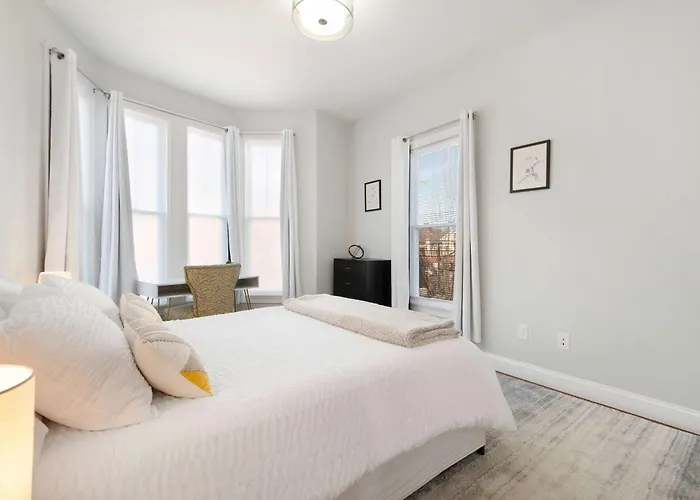 Jennifer'S Chic Downtown City Views Private Deck