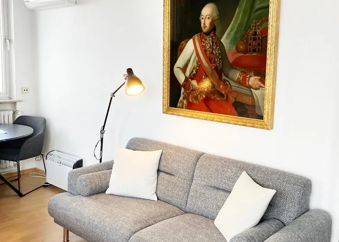 Unique Penthouse Joseph II Von Habsburg 1-4 Personnes A Cote De Louis Vuitton