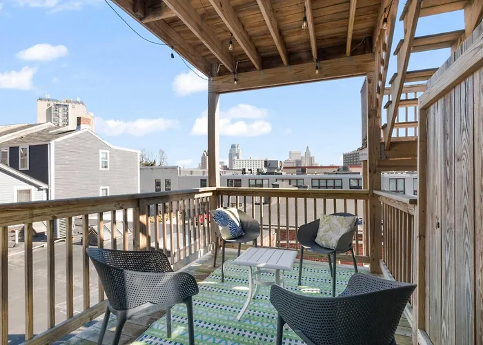 Jennifer'S Chic Downtown City Views Private Deck