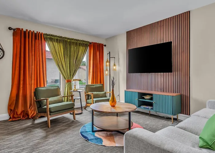 Mid-Century Stay With Pool ,Golf Retreat And Cool Comfort