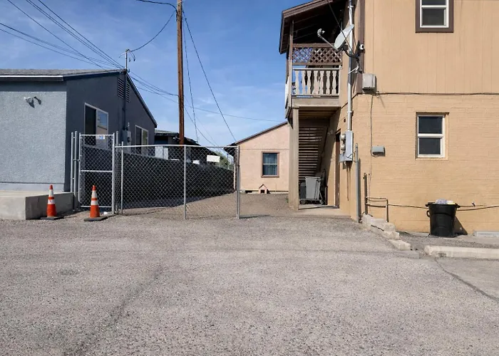 Sparkly Apt 5 Min Walk To Downtown - Free Parking