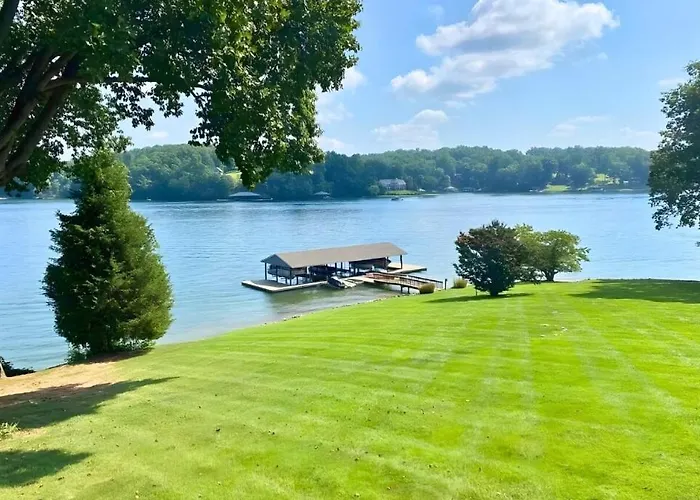 Lakefront Moneta Home With Kayaks And Dock