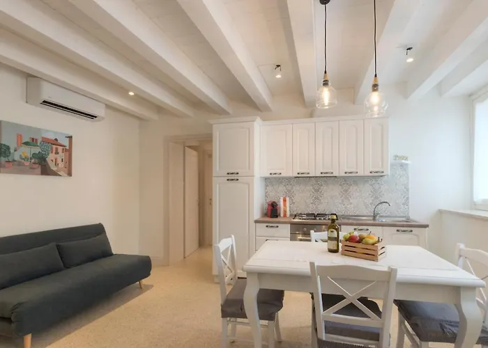 Modern Two Bedroom Flat Close To Osimo City Center