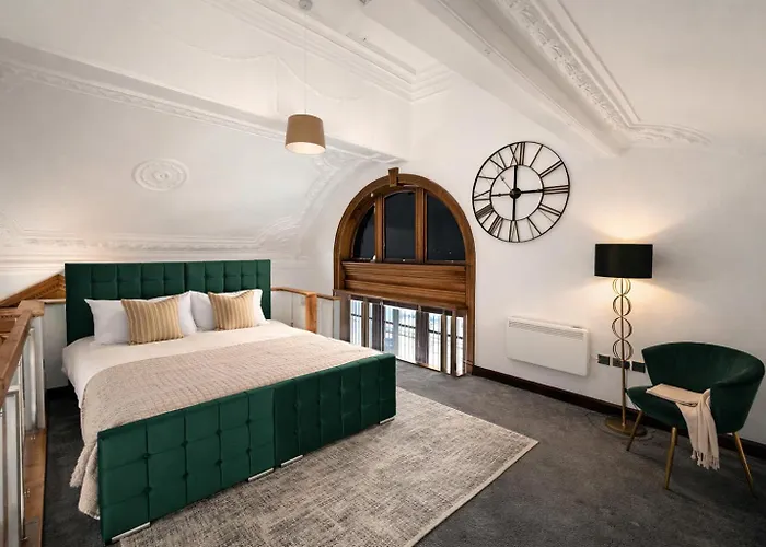 Stylish Two-Storey Apartment Rochdale